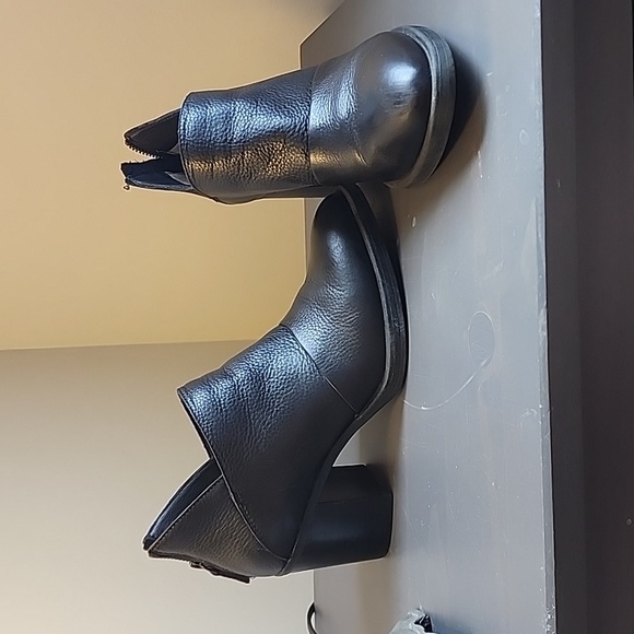 Johnston & Murphy Ankle Boots - Picture 2 of 9